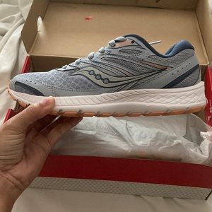 Womens size 8 Saucony shoes